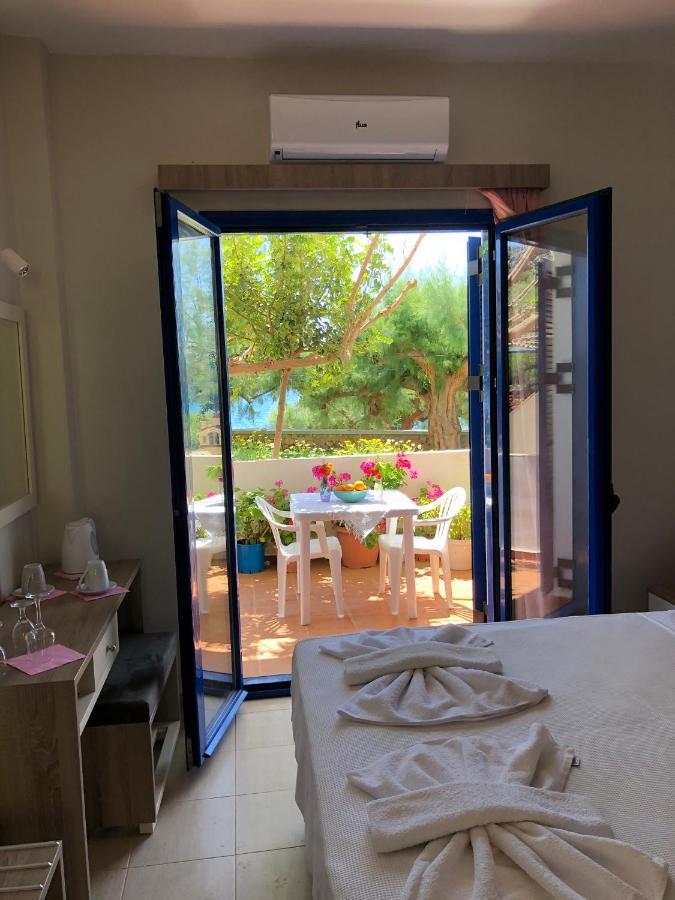 Taverna Akrogiali Hotel *
