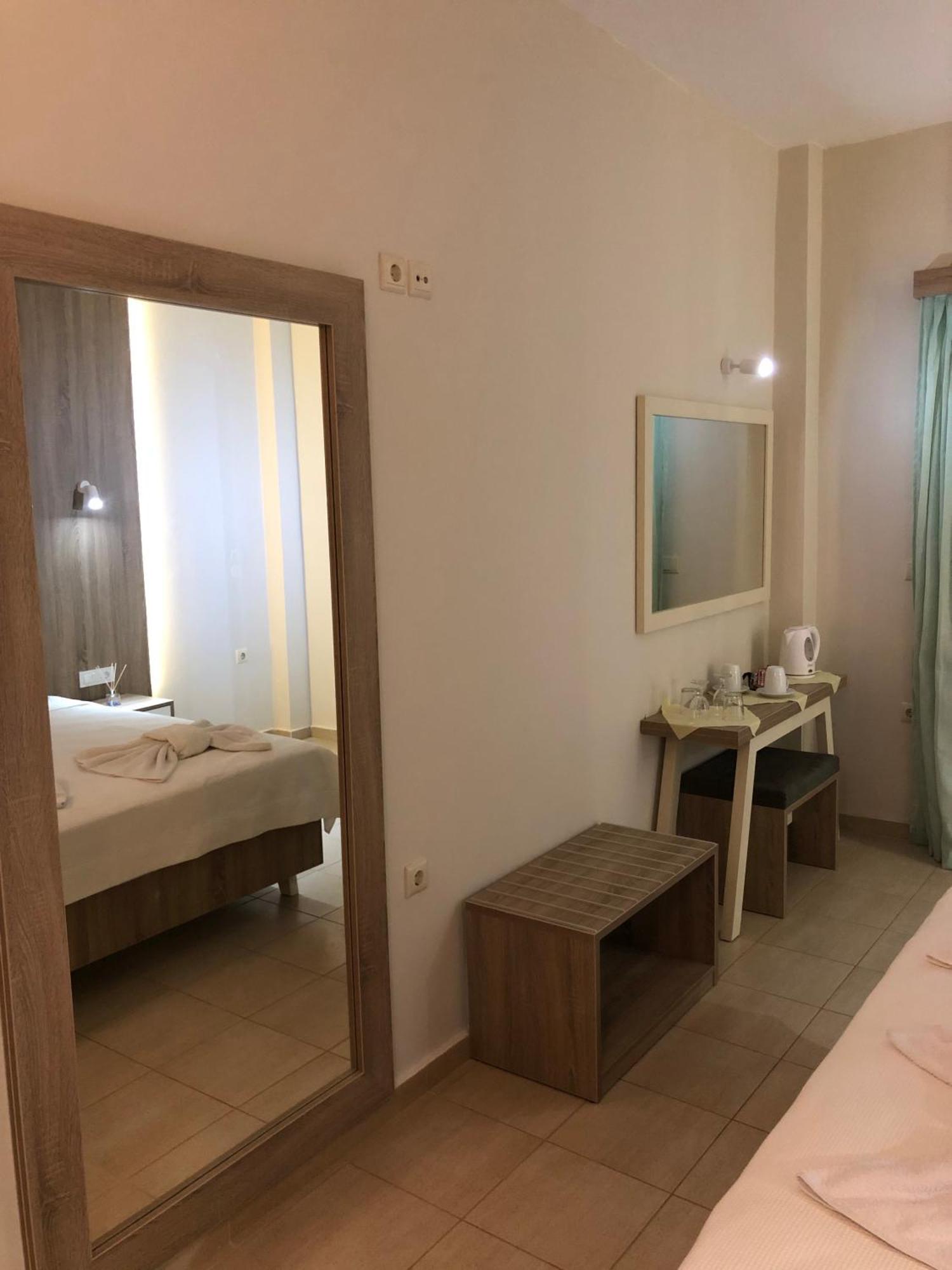 Hotel Taverna Akrogiali *
